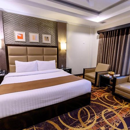 Hotel One Абботтабад Экстерьер фото