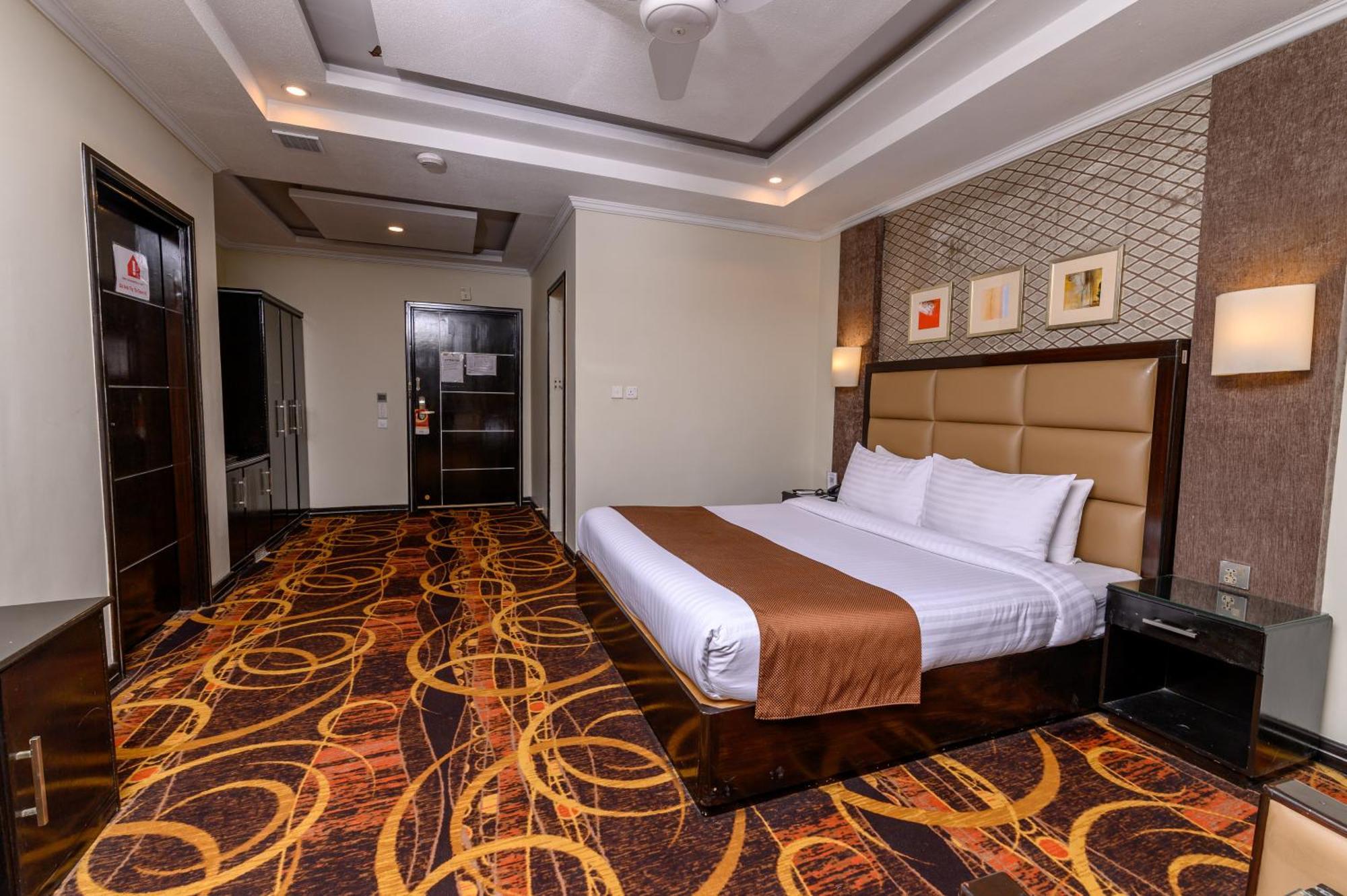 Hotel One Абботтабад Экстерьер фото
