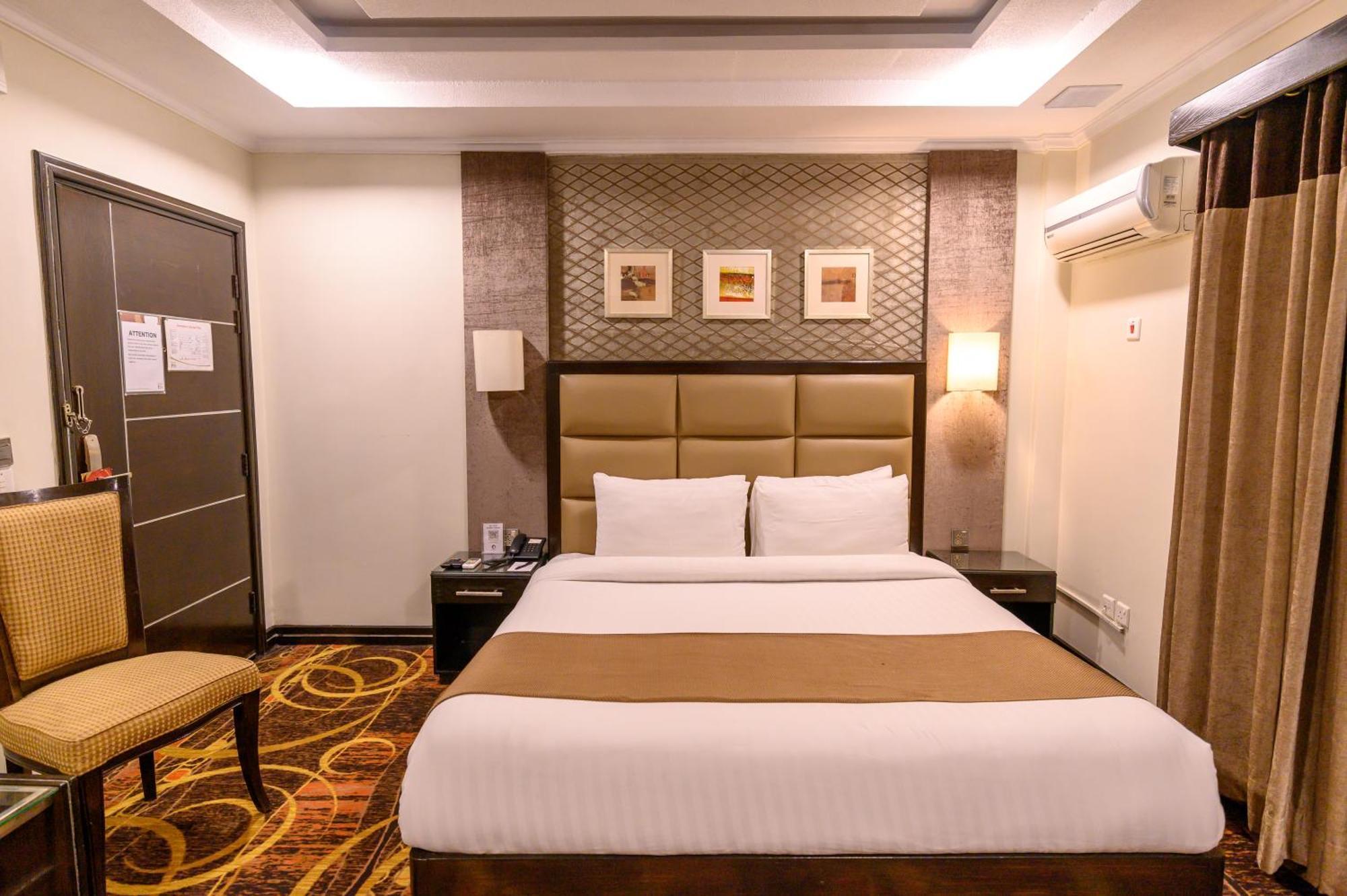 Hotel One Абботтабад Экстерьер фото