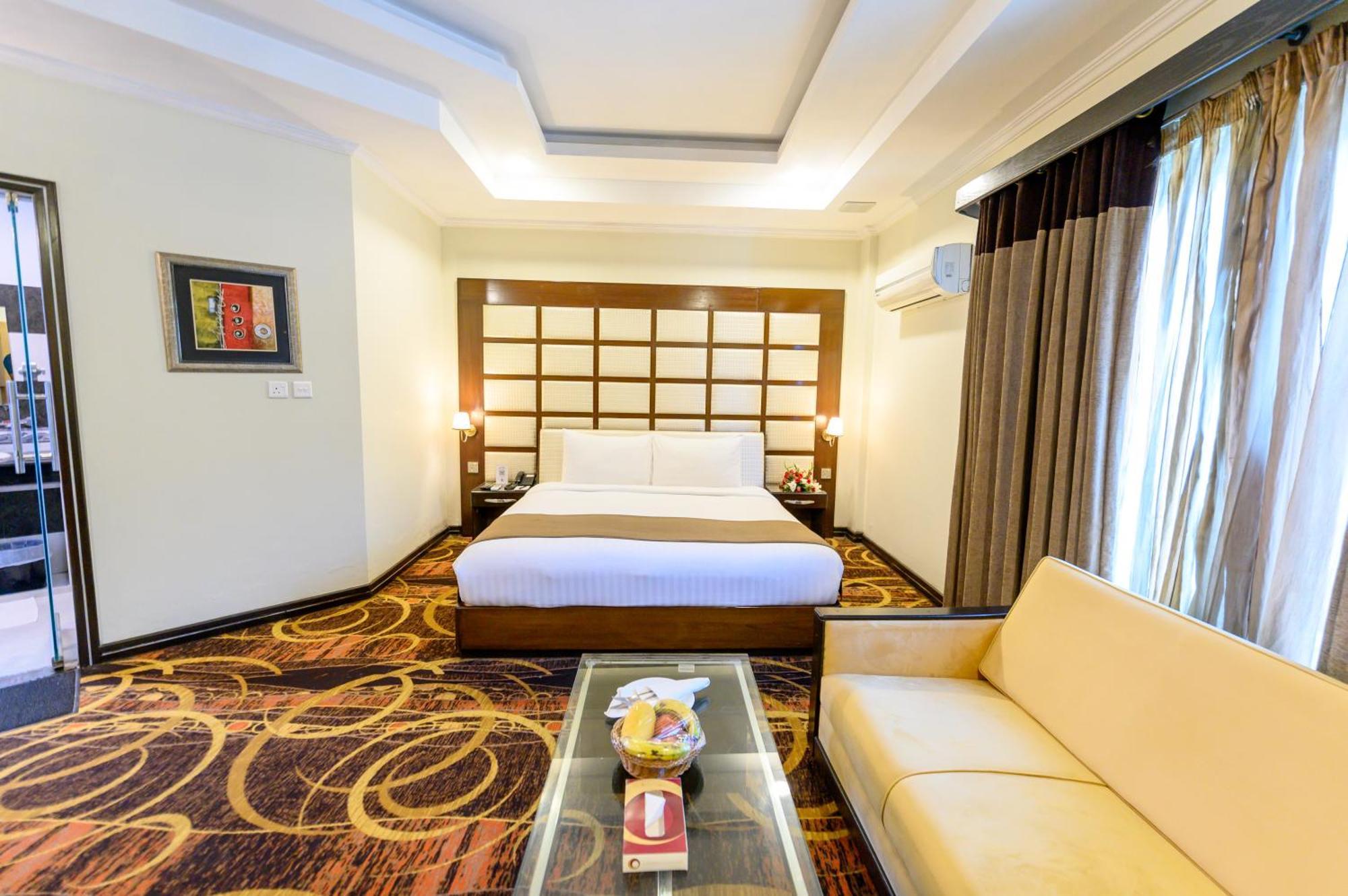 Hotel One Абботтабад Экстерьер фото