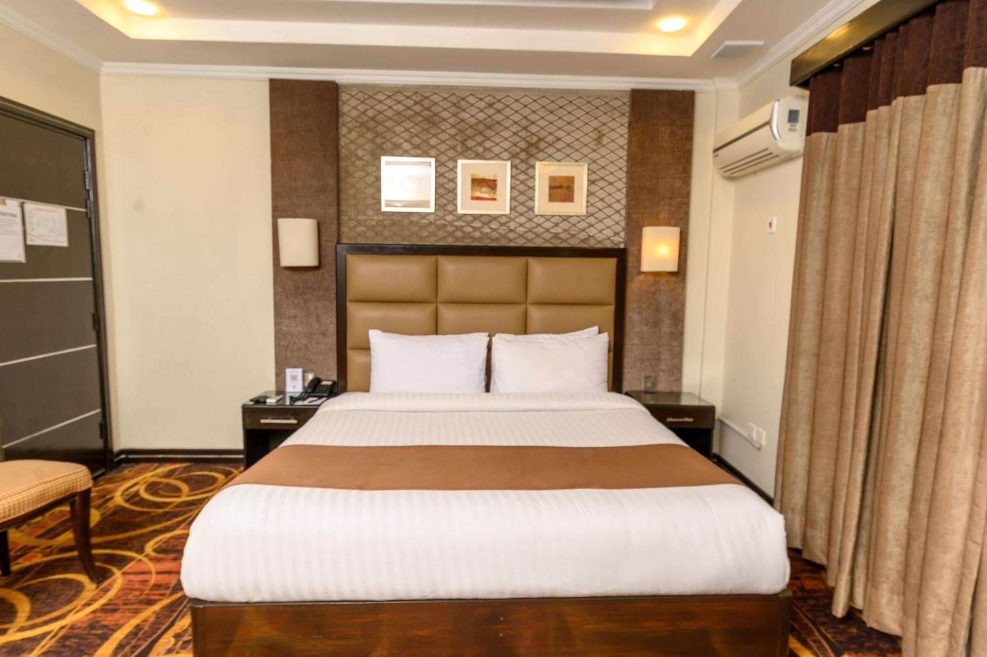 Hotel One Абботтабад Экстерьер фото