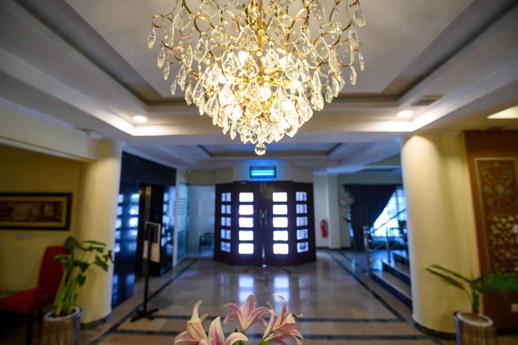 Hotel One Абботтабад Экстерьер фото