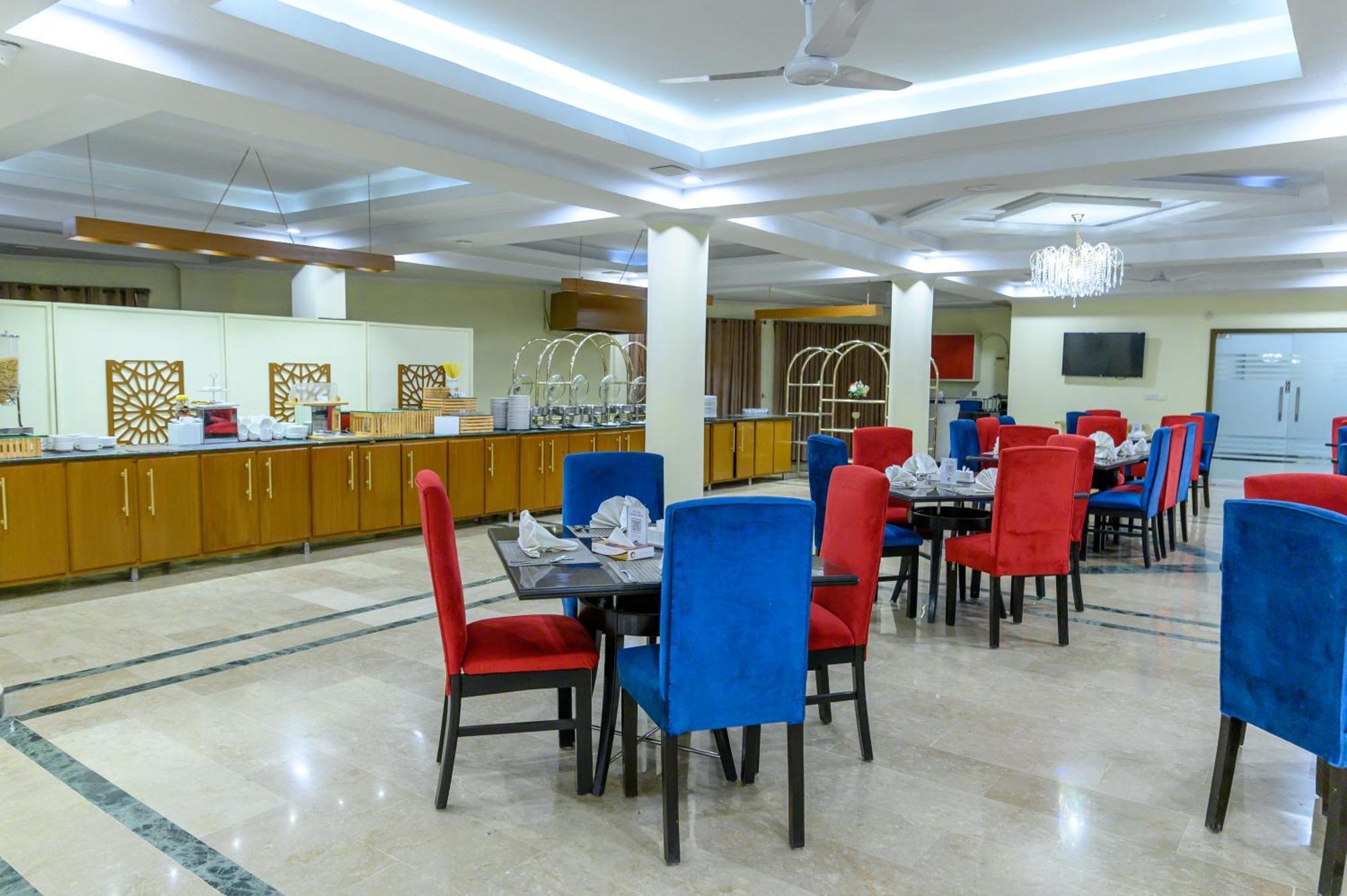 Hotel One Абботтабад Экстерьер фото